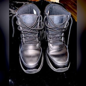 Boys 7 Youth or Women’s size 8 new